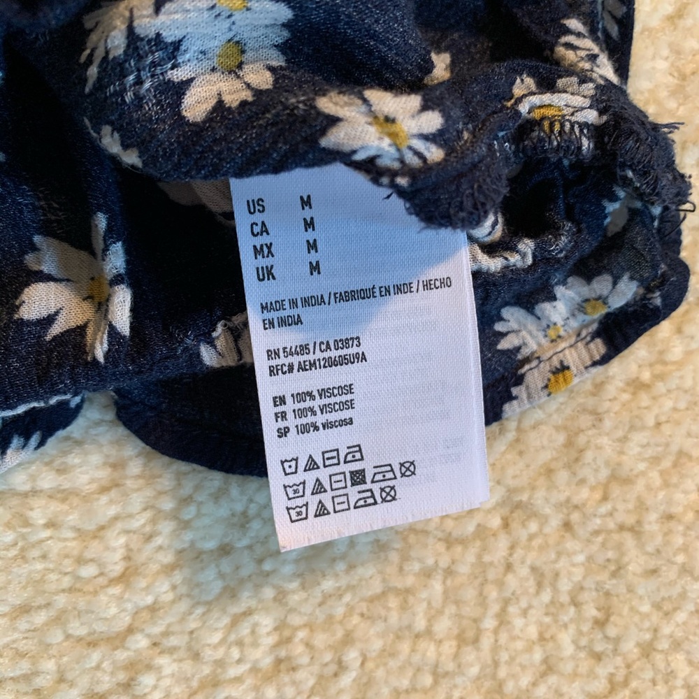 American Eagle cropped floral short sleeve shirt - Picture 7 of 9